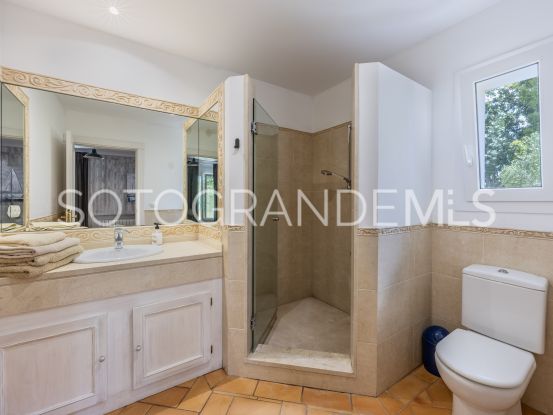 Zona F villa with 4 bedrooms | Ondomus