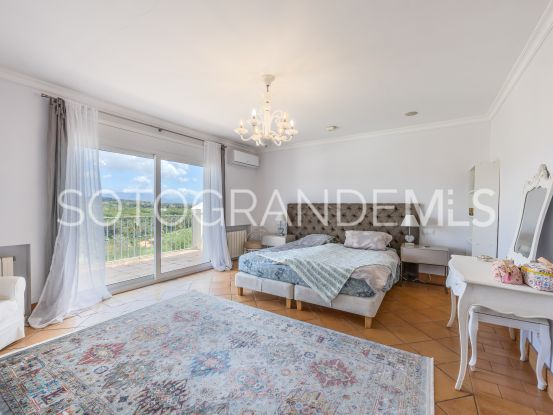 Zona F villa with 4 bedrooms | Ondomus