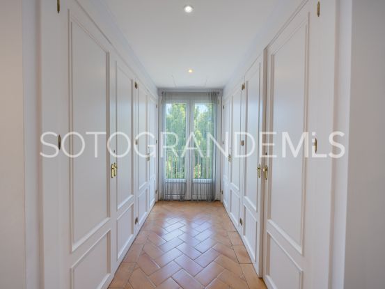 Zona F villa with 4 bedrooms | Ondomus