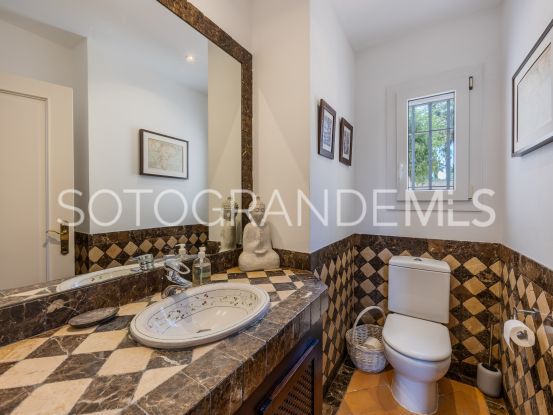 Zona F villa with 4 bedrooms | Ondomus