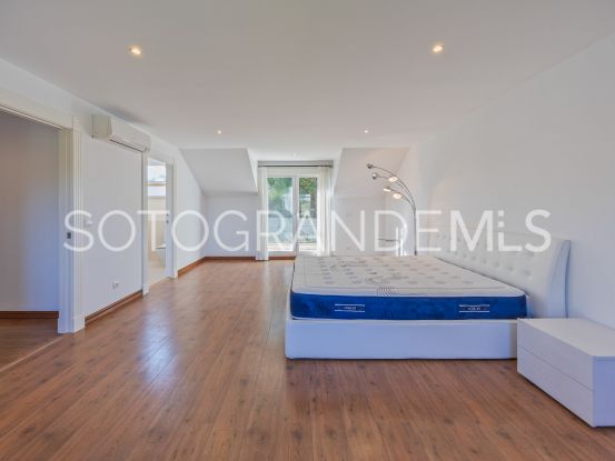 Zona B, villa con 6 dormitorios a la venta | Ondomus