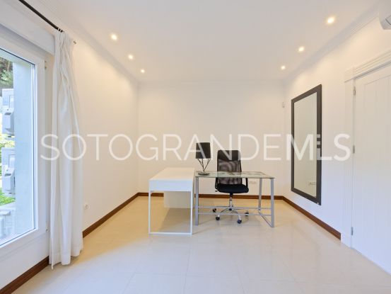 Zona B, villa con 6 dormitorios a la venta | Ondomus