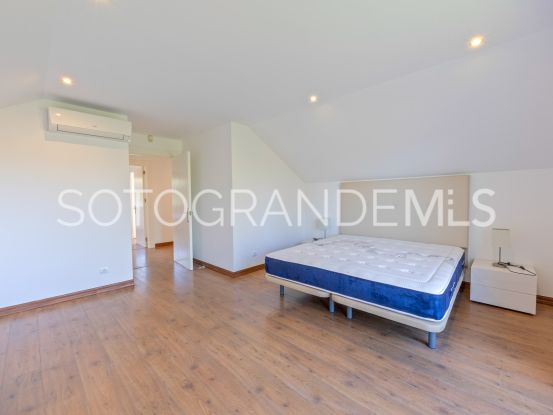 Zona B, villa con 6 dormitorios a la venta | Ondomus