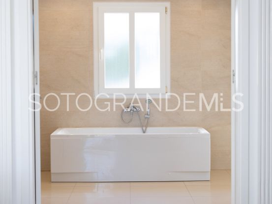 Zona B, villa con 6 dormitorios a la venta | Ondomus