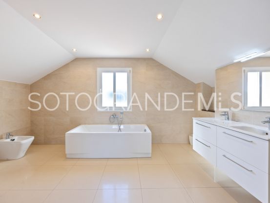 Zona B, villa con 6 dormitorios a la venta | Ondomus