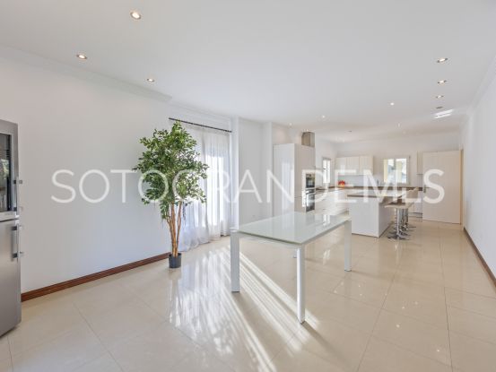 Zona B, villa con 6 dormitorios a la venta | Ondomus