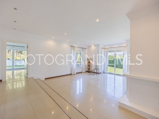 Zona B, villa con 6 dormitorios a la venta | Ondomus
