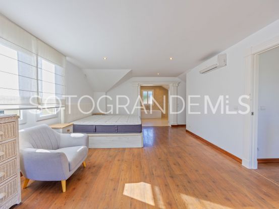 Zona B, villa con 6 dormitorios a la venta | Ondomus