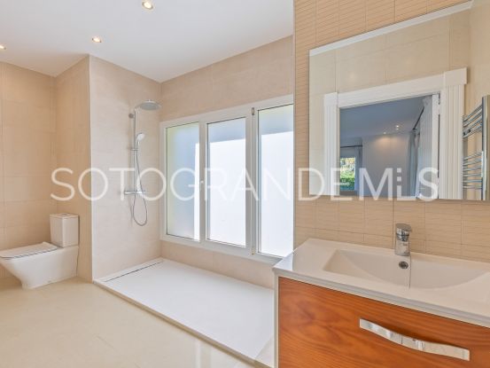 Zona B, villa con 6 dormitorios a la venta | Ondomus