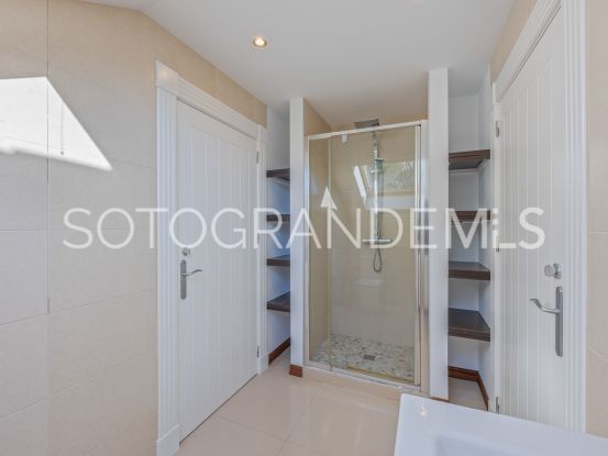 Zona B, villa con 6 dormitorios a la venta | Ondomus