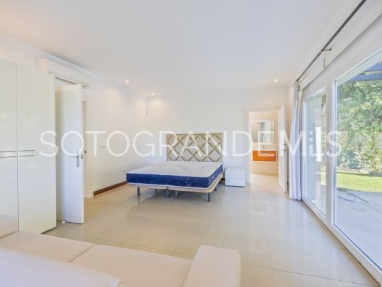 Zona B, villa con 6 dormitorios a la venta | Ondomus