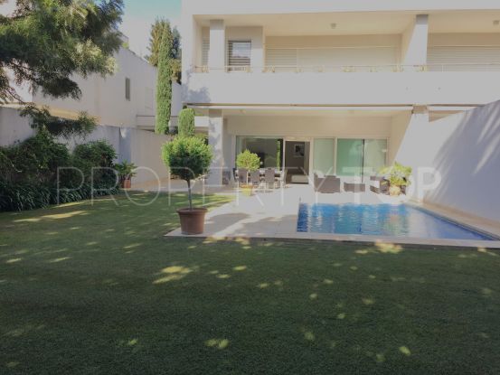 LARGE SEMI-DETACHED HOUSE IN THE EXCLUSIVE URB. POLOGARDENS