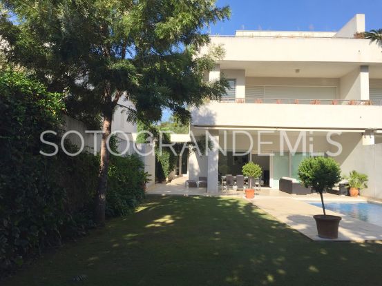 Villa pareada en venta en Polo Gardens, Sotogrande | Miranda Services
