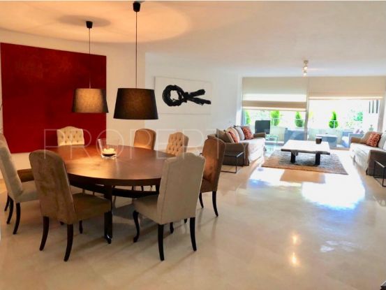 FOR SALE LARGE 4 BEDROOM APARTAMENT IN THE EXCLUSIVE URBANISATION POLO GARDENS, SOTOGRANDE