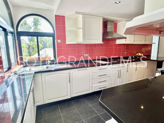 For sale ground floor apartment in Jardines de Sotogrande with 2 bedrooms | Miranda Properties