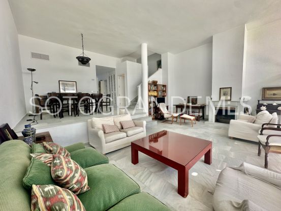 For sale 5 bedrooms town house in Sotogrande Costa | Miranda Properties