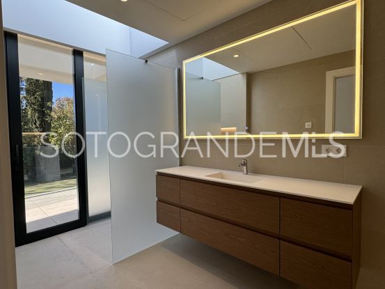 Villa en Reyes y Reinas, Sotogrande Costa | Miranda Properties