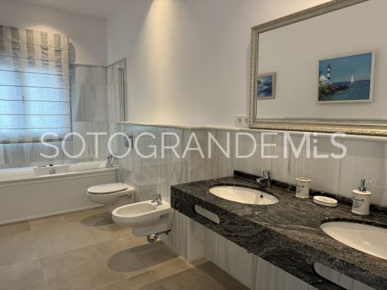 Villa de 5 dormitorios a la venta en Zona A, Sotogrande Costa | Miranda Properties