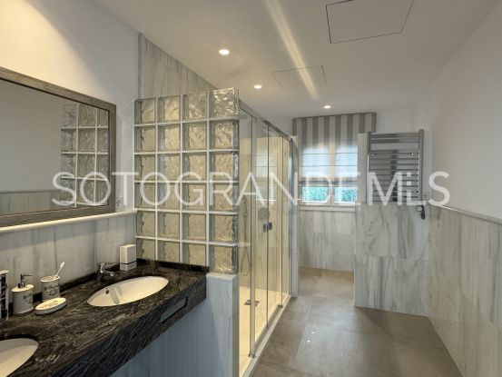 Villa de 5 dormitorios a la venta en Zona A, Sotogrande Costa | Miranda Properties