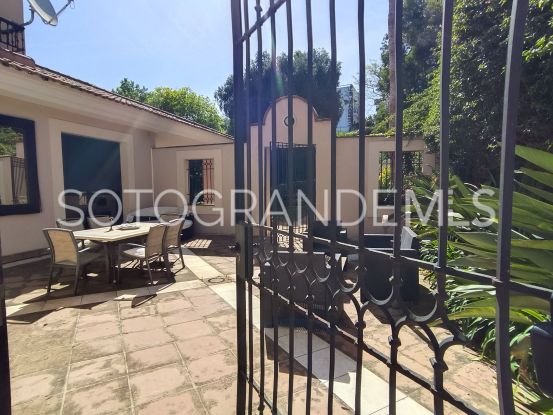 Villa en Zona F | Miranda Properties