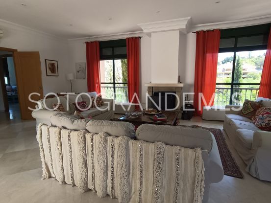 Villa en Zona F | Miranda Properties