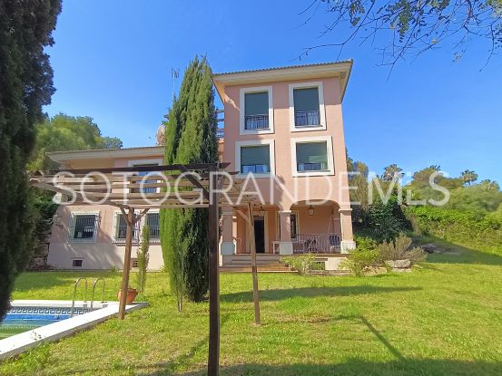 Villa en Zona F | Miranda Properties