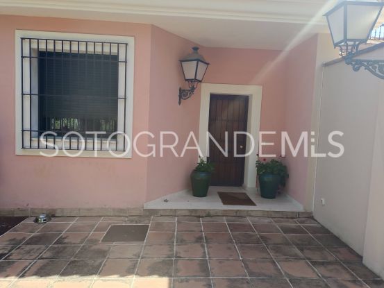 Villa en Zona F | Miranda Properties