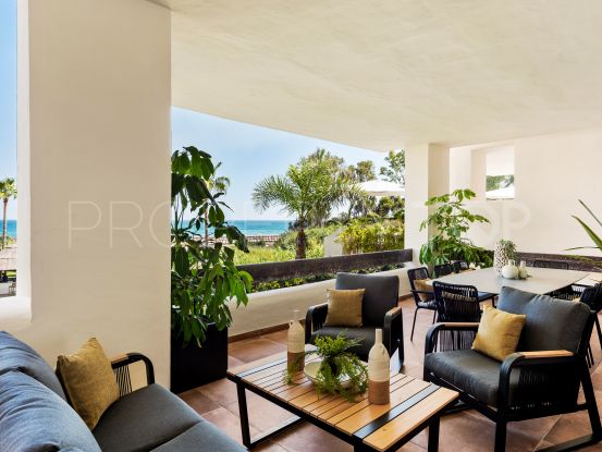 Beachfront 3 bedroom apartment with sea views in Bahia del Velerin
