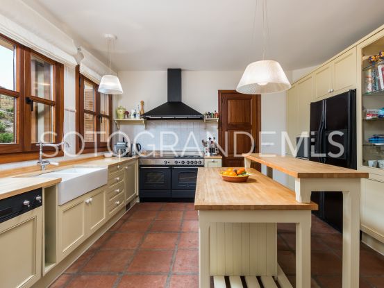 For sale 6 bedrooms villa in Zona F, Sotogrande Alto | Rob Laver Property Consultants