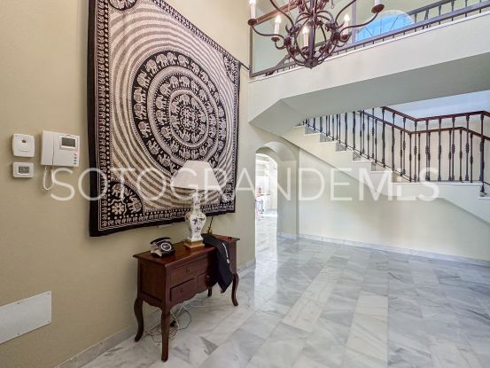 Se vende villa de 5 dormitorios en Zona C | Rob Laver Property Consultants