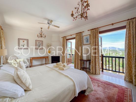 Sotogrande Alto Central, villa con 6 dormitorios a la venta | Rob Laver Property Consultants