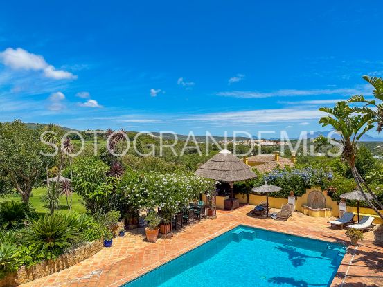 Sotogrande Alto Central, villa con 6 dormitorios a la venta | Rob Laver Property Consultants