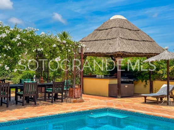 Sotogrande Alto Central, villa con 6 dormitorios a la venta | Rob Laver Property Consultants