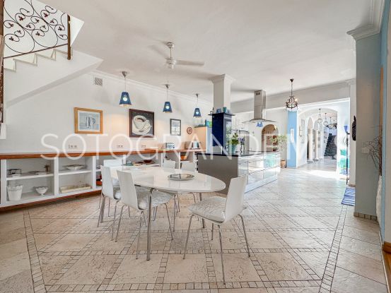 Sotogrande Alto Central, villa con 6 dormitorios a la venta | Rob Laver Property Consultants