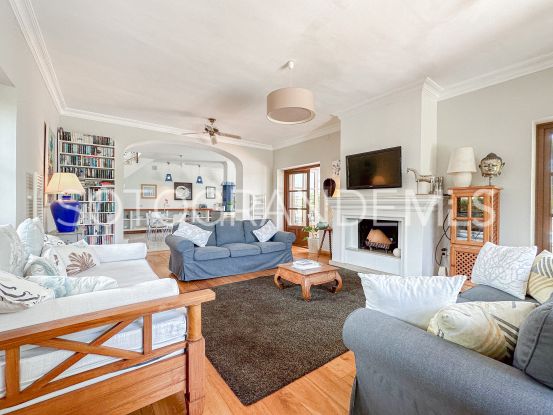 Sotogrande Alto Central, villa con 6 dormitorios a la venta | Rob Laver Property Consultants