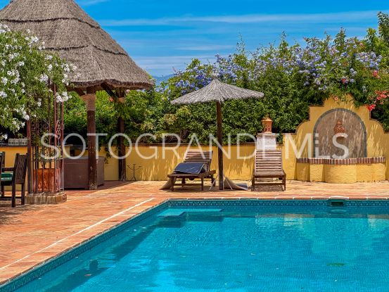 Sotogrande Alto Central, villa con 6 dormitorios a la venta | Rob Laver Property Consultants