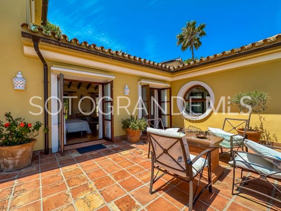 Sotogrande Alto Central, villa con 6 dormitorios a la venta | Rob Laver Property Consultants