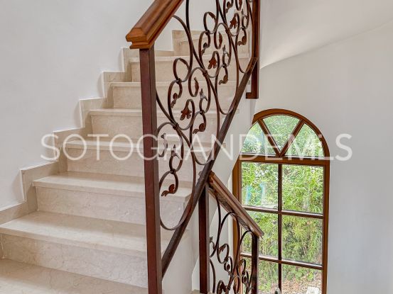 Sotogrande Alto Central, villa con 6 dormitorios a la venta | Rob Laver Property Consultants