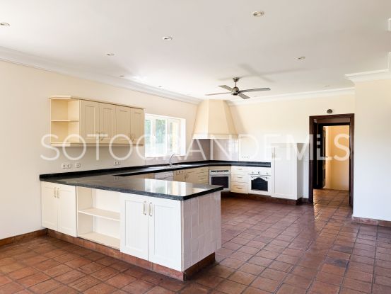 Comprar villa en Zona F | Rob Laver Property Consultants