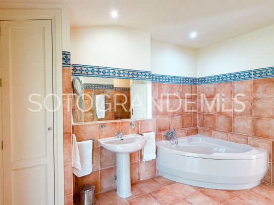 Villa a la venta con 3 dormitorios en Zona C, Sotogrande Alto | Rob Laver Property Consultants