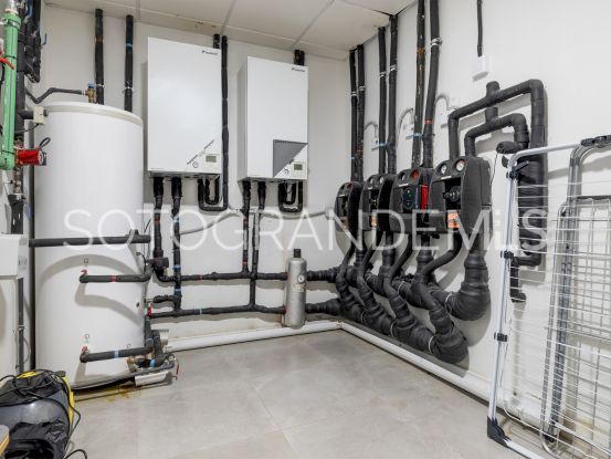 5 bedrooms villa for sale in Zona F | Rob Laver Property Consultants