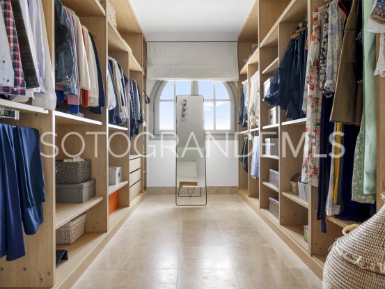 5 bedrooms villa for sale in Zona F | Rob Laver Property Consultants