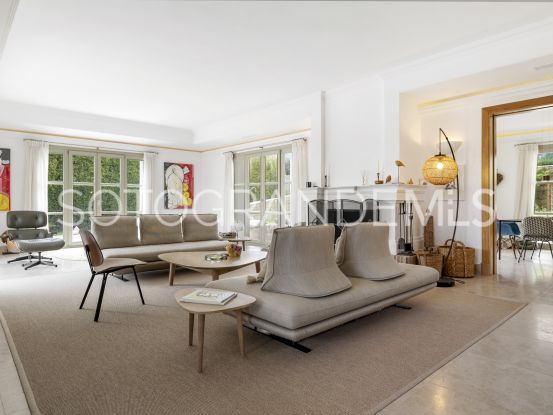 5 bedrooms villa for sale in Zona F | Rob Laver Property Consultants