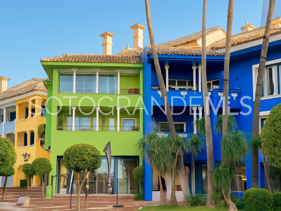 Se vende apartamento de 3 dormitorios en Sotogrande Puerto Deportivo | Coast Estates Sotogrande