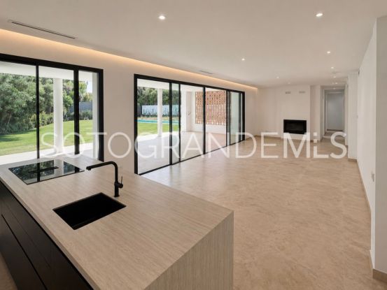 Sotogrande Costa, villa en venta | Coast Estates Sotogrande