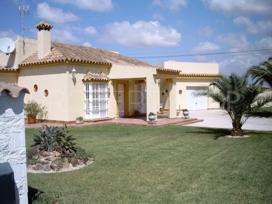 Villa in Chiclana de la Frontera with 3 bedrooms | Henger Real Estate
