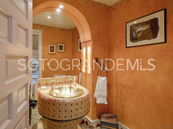 Se vende villa en Zona E de 9 dormitorios | Open Frontiers