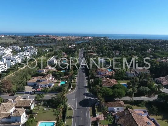 Buy villa in Kings & Queens with 7 bedrooms | Open Frontiers