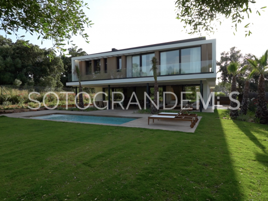 Zona B, Sotogrande Costa, villa de 5 dormitorios en venta | Open Frontiers