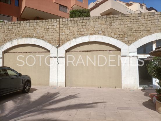 Se vende local comercial en Marina de Sotogrande | Open Frontiers